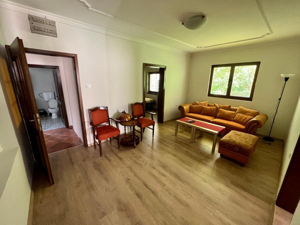 Home Base Apartments 斯科普里 外观 照片